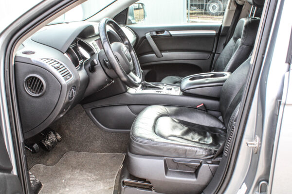 Audi Q7 - Image 9