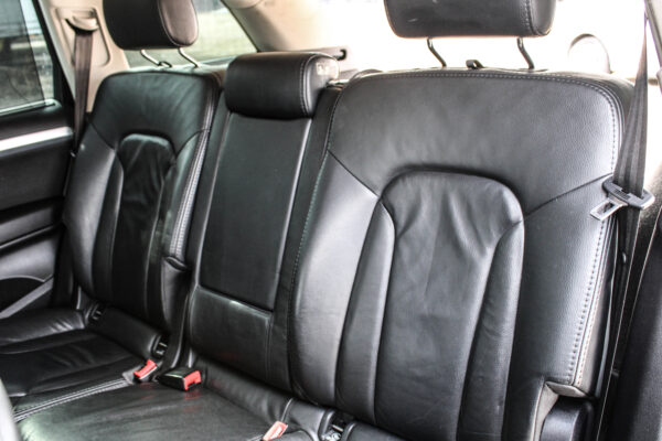 Audi Q7 - Image 12