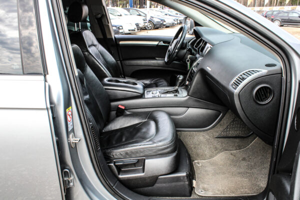 Audi Q7 - Image 11