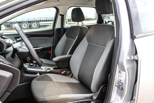 Ford Focus - Image 8