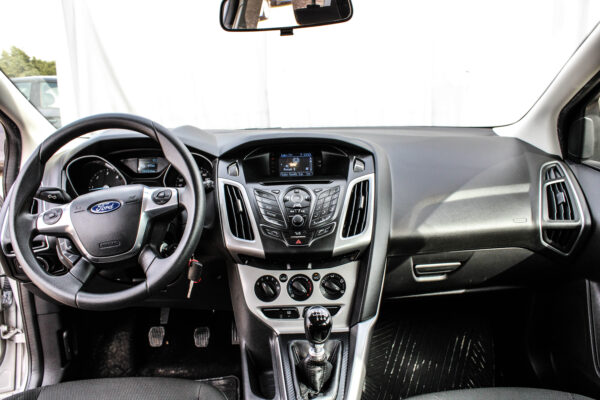 Ford Focus - Image 11