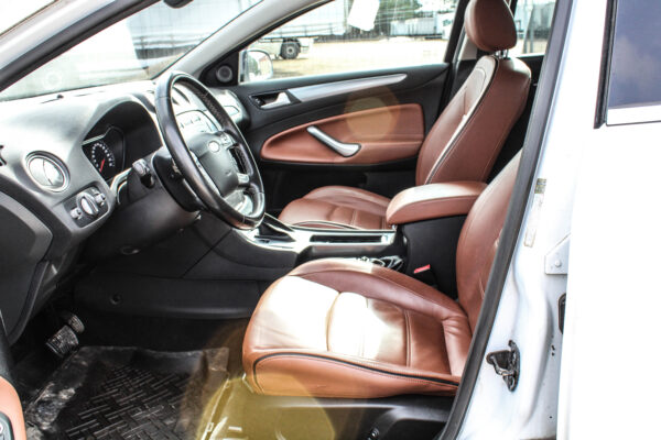 Ford Mondeo - Image 9