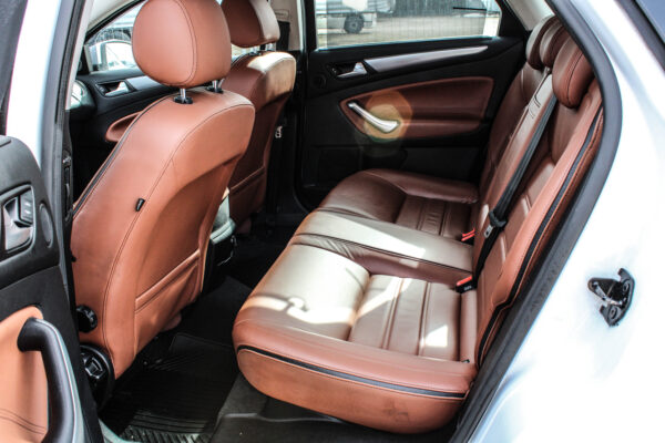 Ford Mondeo - Image 13