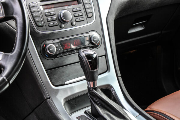 Ford Mondeo - Image 10