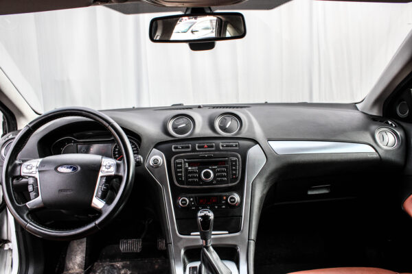 Ford Mondeo - Image 11