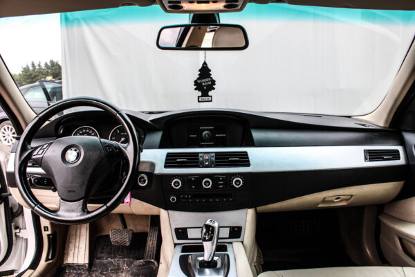 BMW 520 - Image 12