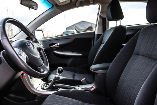 Toyota Corolla - Image 7