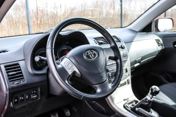 Toyota Corolla - Image 6