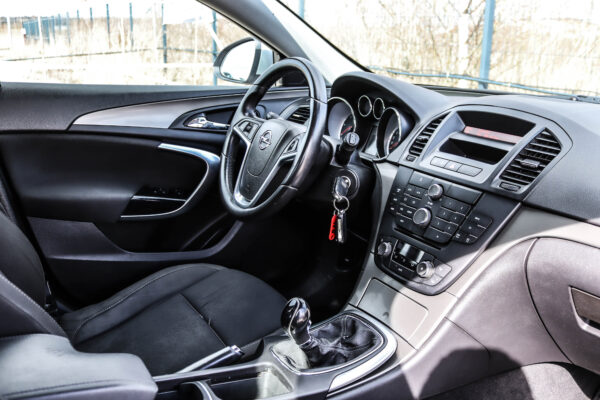 Opel Insignia - Image 10