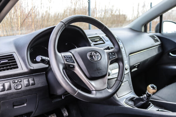 Toyota Avensis - Image 7