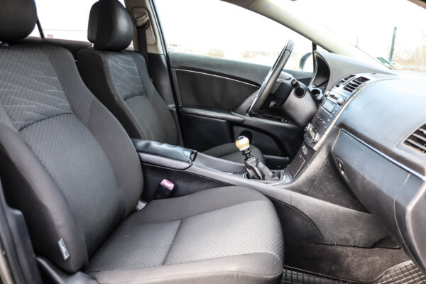 Toyota Avensis - Image 12