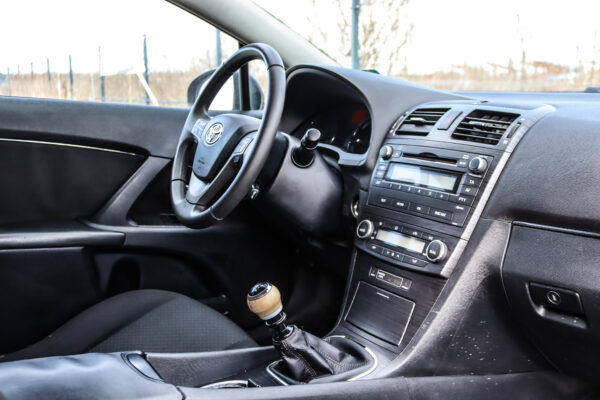 Toyota Avensis - Image 9