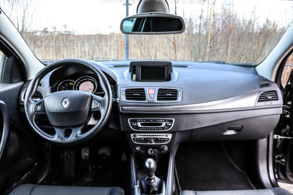 Renault  Megane - Image 8