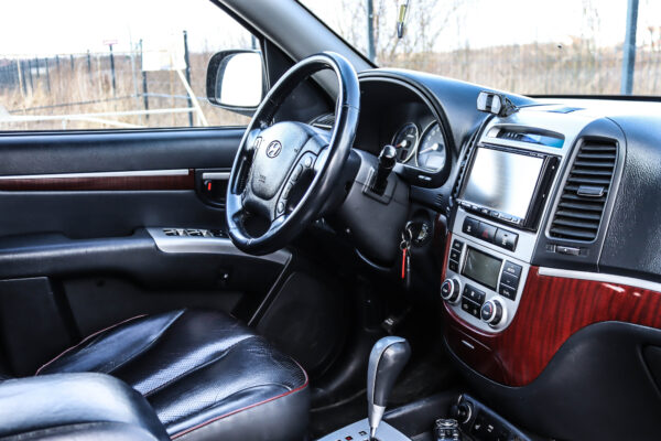 Hyundai Santa Fe - Image 12
