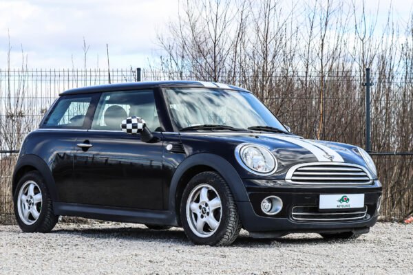 MINI One - Image 2