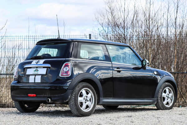 MINI One - Image 3