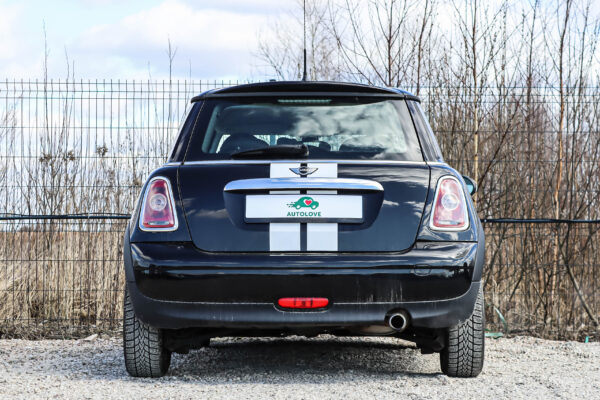 MINI One - Image 4
