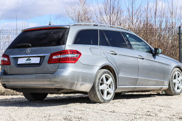 MB E200 - Image 3