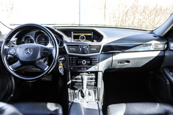 MB E200 - Image 8