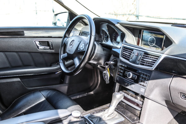 MB E200 - Image 10