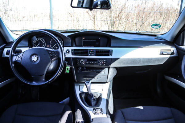 BMW 318 - Image 8
