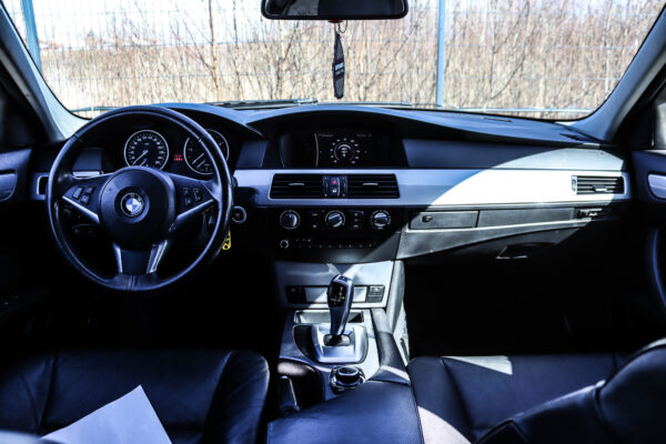 BMW 520 - Image 8
