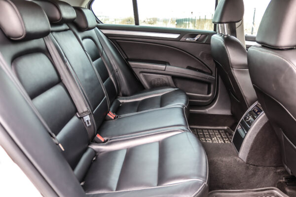 Skoda Superb - Image 11
