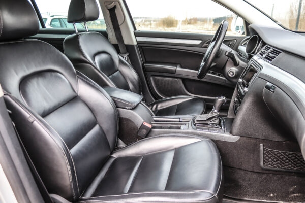 Skoda Superb - Image 9
