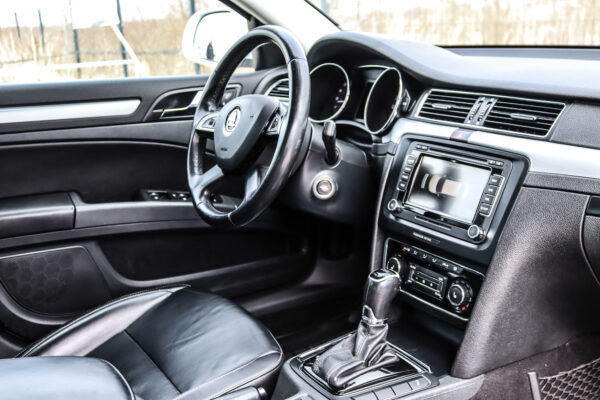 Skoda Superb - Image 10