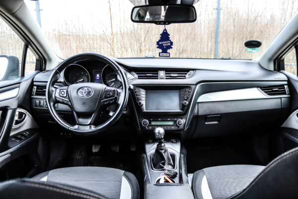 Toyota Avensis - Image 8