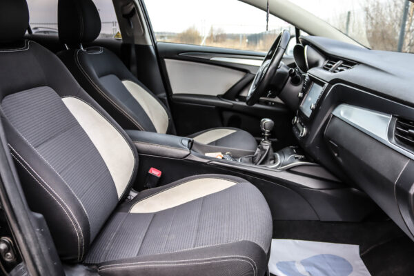 Toyota Avensis - Image 9
