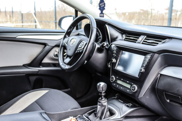 Toyota Avensis - Image 10