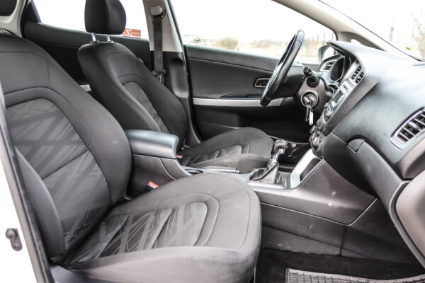Kia Ceed - Image 10