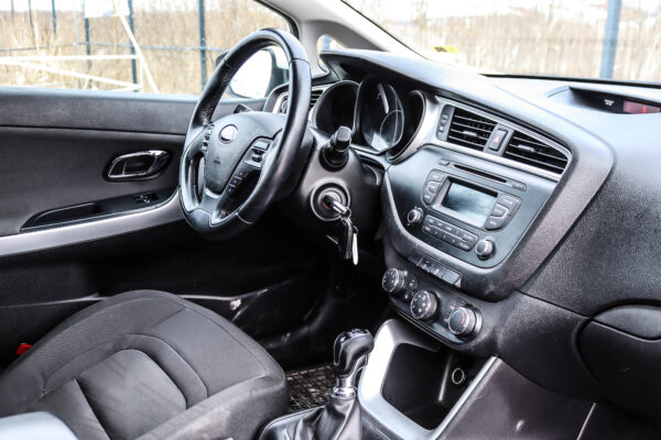 Kia Ceed - Image 9