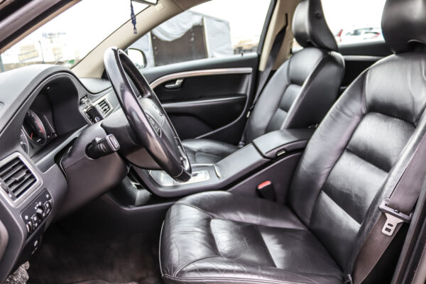 Volvo V70 - Image 6