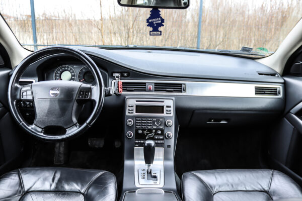 Volvo V70 - Image 10
