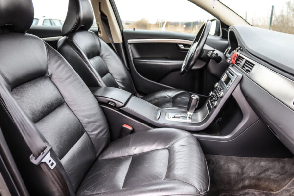 Volvo V70 - Image 11