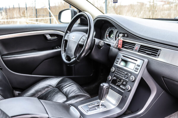 Volvo V70 - Image 12