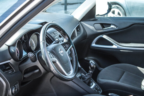 Opel Zafira - Image 9