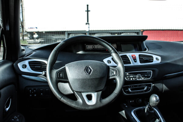 Renault Megane Scenic - Image 7