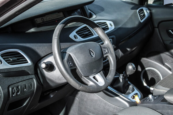 Renault Megane Scenic - Image 9