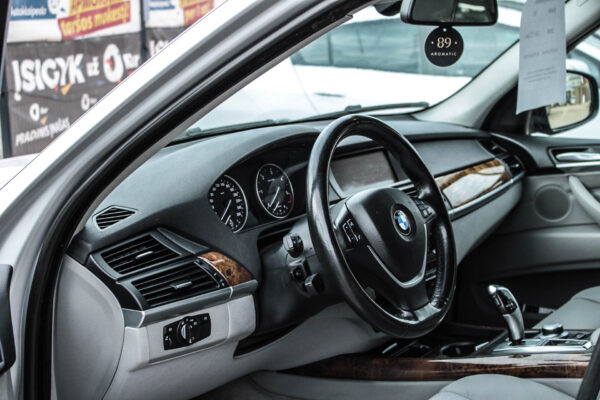 BMW X5 - Image 8