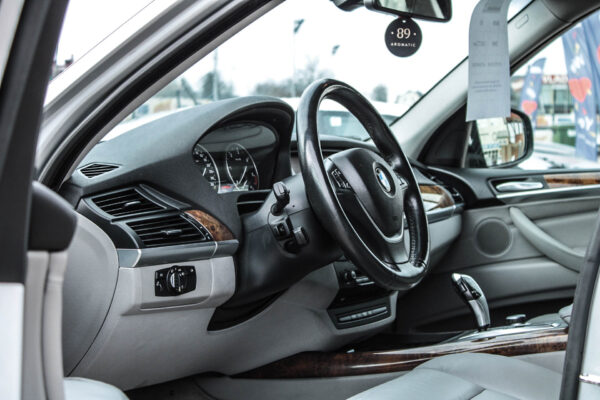 BMW X5 - Image 9