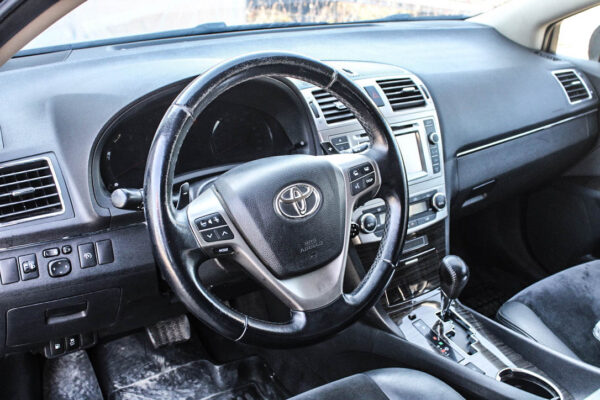 Toyota Avensis - Image 9