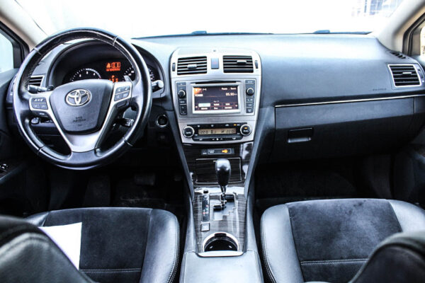 Toyota Avensis - Image 8