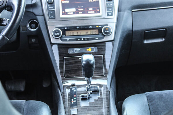 Toyota Avensis - Image 10