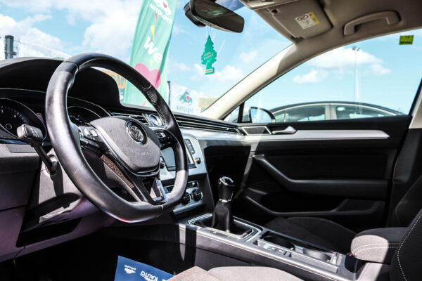 VW Passat - Image 6