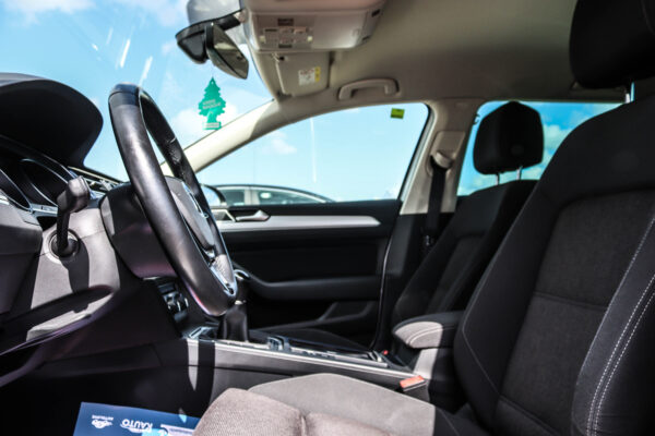 VW Passat - Image 7