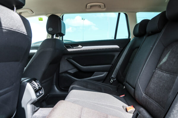 VW Passat - Image 12