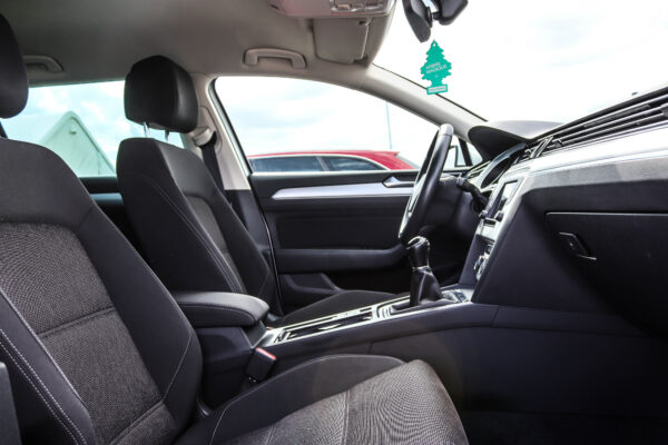 VW Passat - Image 10